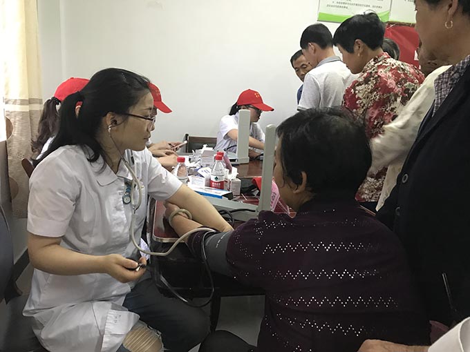 鐵西區(qū)人民醫(yī)院到社區(qū)開展“黨建帶群建,合力抓創(chuàng)建”系列活動(dòng)